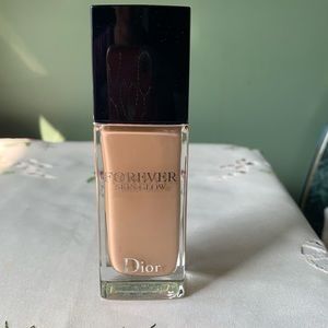 Hydrating Dior Forever Skin Glow foundation